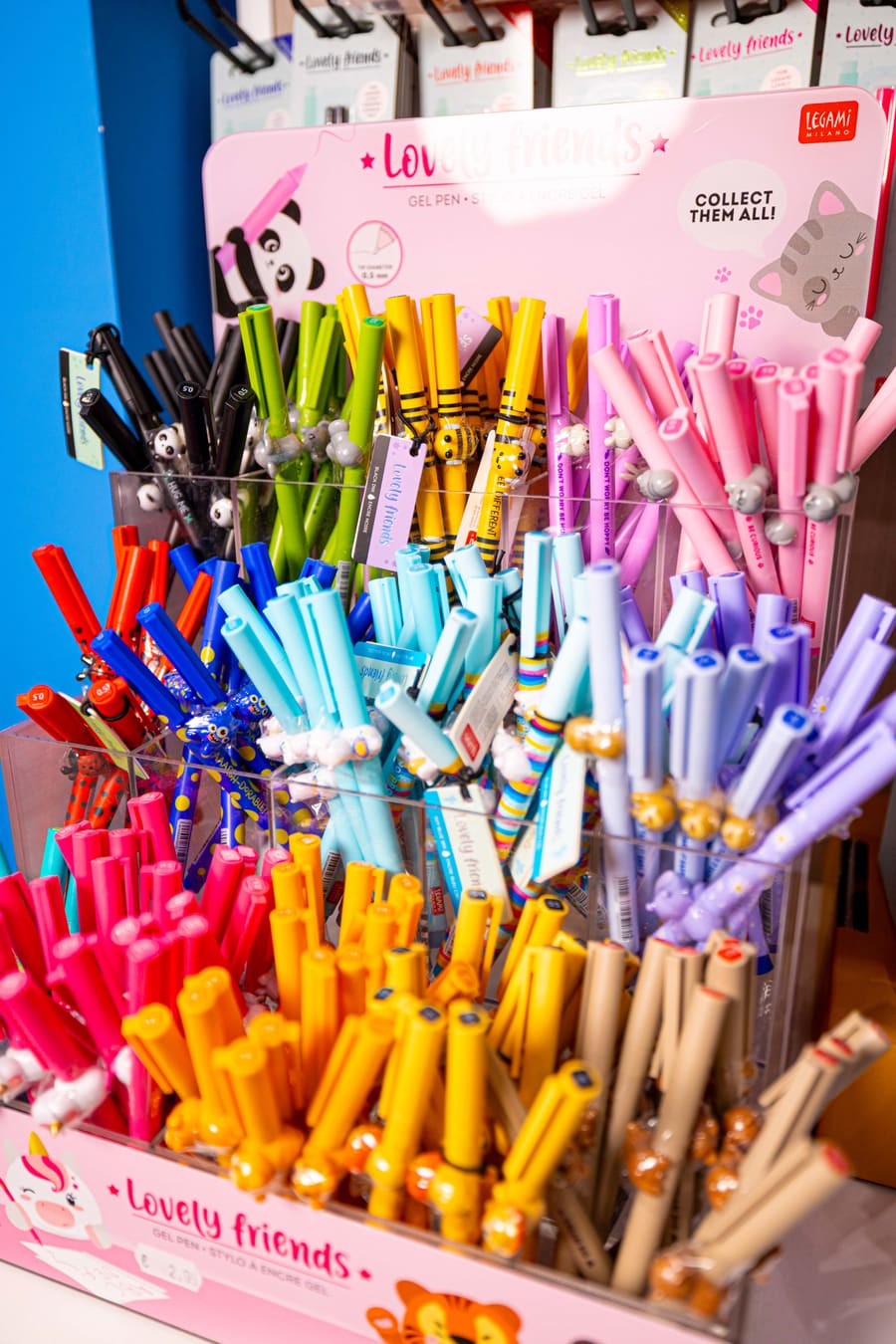 Penne e colori in esposizione